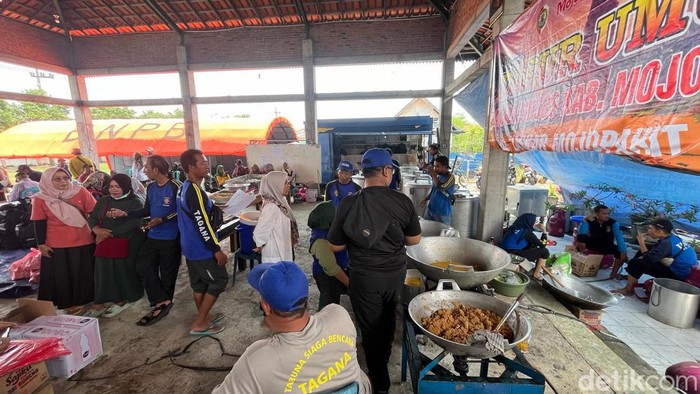 Dapur Umum Pasok 5.000 Nasi Bungkus korban banjir