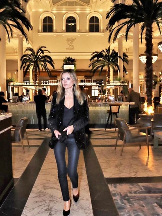 Setelah viral, Denise mengaku bahwa pada awalnya dia tidak mengetahui siapa Kate Moss. “Pertama kali aku diberitahu mirip Kate Moss saat usiaku 14 tahun, tapi aku tidak terlalu memikirkannya karena aku tidak tahu siapa Kate Moss pada saat itu,” ungkapnya kepada BBC Radio. “Dulu tidak ada Google. Baru kemudian aku tahu siapa dia dan ketika pertama kali aku melihat Kate Moss, aku pikir, ya ampun dia cantik. Aku tidak seperti Kate,” tambahnya. Foto: dok. Instagram @iamnotkatemoss