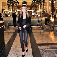 Setelah viral, Denise mengaku bahwa pada awalnya dia tidak mengetahui siapa Kate Moss. “Pertama kali aku diberitahu mirip Kate Moss saat usiaku 14 tahun, tapi aku tidak terlalu memikirkannya karena aku tidak tahu siapa Kate Moss pada saat itu,” ungkapnya kepada BBC Radio. “Dulu tidak ada Google. Baru kemudian aku tahu siapa dia dan ketika pertama kali aku melihat Kate Moss, aku pikir, ya ampun dia cantik. Aku tidak seperti Kate,” tambahnya. Foto: dok. Instagram @iamnotkatemoss