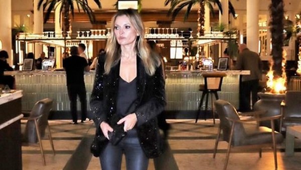 7 Foto Wanita Mirip Supermodel Kate Moss, Sulit Dibedakan
