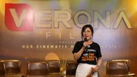 Direktur Utama Verona Films Titin Suryani memberikan sambutannyadi sela-sela peluncuran metamorfosis rumah produksi Verona Films di Jakarta, Kamis (7/3/2024).