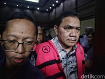 Ekspresi Achsanul Qosasi Jalani Sidang Dakwaan