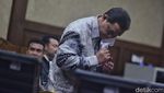 Ekspresi Achsanul Qosasi Jalani Sidang Dakwaan
