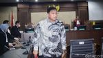 Ekspresi Achsanul Qosasi Jalani Sidang Dakwaan