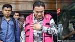 Ekspresi Achsanul Qosasi Jalani Sidang Dakwaan