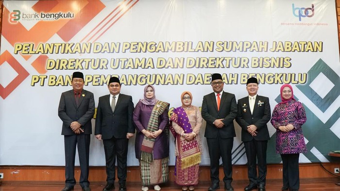 Foto bersama Dirut dan Direktur Bisnis Bank Bengkulu