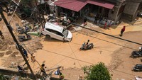 Banjir terjadi sejak wilayah Kendari diguyur hujan deras Kamis (29/2) dini hari. Enam kecamatan yang terdampak di antaranya Kecamatan Mandonga, Kendari, Kendari Barat, Kadia, Puuwatu dan Nambo.  
