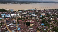 Foto udara lokasi yang terdampak banjir bandang akibat luapan Kali Lasolo di Kendari, Sulawesi Tenggara, Kamis (7/3/2024).