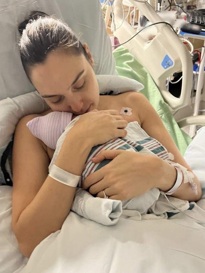 Gal Gadot Melahirkan Anak Ke-4 Gal Gadot Melahirkan Anak Ke-4