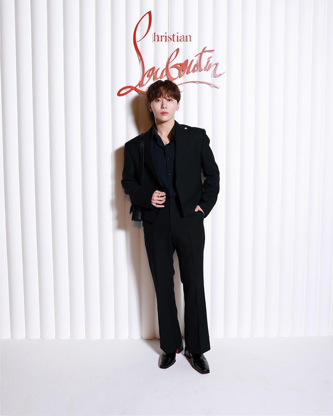 Penggemar juga menantikan penampilan Seungkwan SEVENTEEN di Christian Louboutin Fall/Winter 2024 show. Foto: Instagram