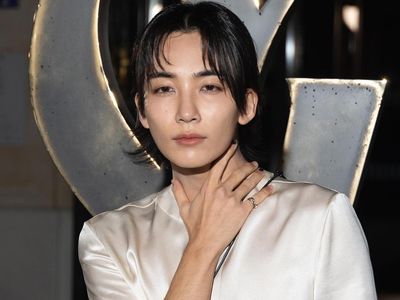 8 Potret Ganteng Mingyu Hingga Jeonghan SEVENTEEN di Paris Fashion Week 2024
