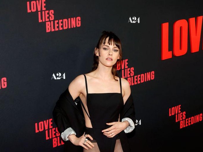 Kristen Stewart arrives at the premiere of 