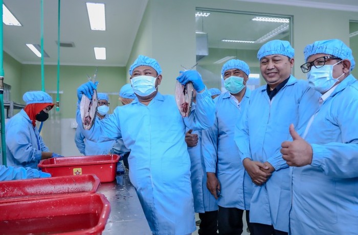 Genjot Ekonomi Warga, Bupati Gresik Siapkan Unit Pengolahan Ikan Bandeng
