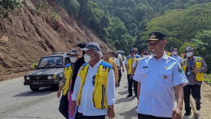 Gubernur Sumbar bersama Menteri PUPR. (Dok Pemprov Sumbar)