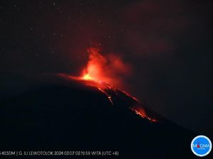 Gunung Ile Lewotolok Meletus 19 Kali Pagi Ini, Lava Mengalir ke Tenggara-Selatan