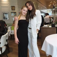 Seiring pertambahan usianya, Harper tumbuh menjadi remaja yang tinggi dan tubuhnya lebih langsing. Victoria sendiri sepertinya yang membuat putrinya itu turun berat badan. Ibu empat anak itu kerap mengajak anaknya olahraga. Foto: Instagram