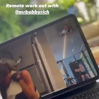 Seperti di foto ini, Victoria Beckham tetap mengajak Harper Seven olahraga di sela-sela liburan mereka di Kanada. Foto: Instagram