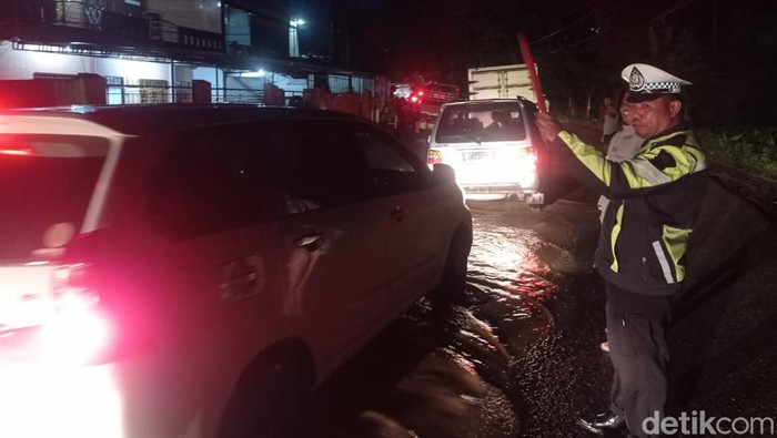 Jalan Poros Tana Toraja-Toraja Utara sudah bisa dilewati yang sebelumnya lumpuh akibat banjir bandang.