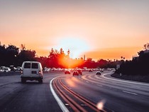 Ini Beda Jalur dan Lajur di Jalan, Jangan Salah!