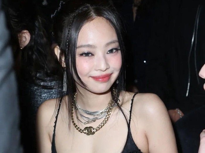 Jennie BLACKPINK di Paris Fashion Week 2024