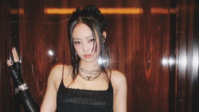 7 Gaya Jennie BLACKPINK di Chanel Paris Fashion Week 2024 ala Balletcore