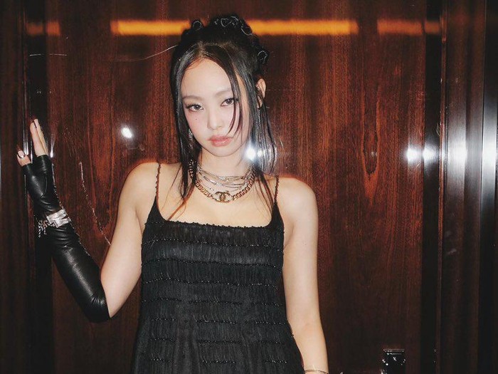 Jennie BLACKPINK di Paris Fashion Week 2024