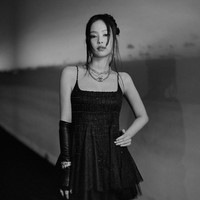 Sementara itu, Jennie BLACKPINK diduga akan segera merilis lagu baru setelah mengakhiri kontrak individu dengan YG Entertainment. Baru-baru ini, Jennie dan personel boyband Amerika BROCKHAMPTON, Matt Champion saling mengunggah video pemandangan malam di Instagram dan menandai akun satu sama lain. Foto: dok. Getty Images