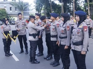 Kapolda Metro Beri Penghargaan 23 Personel Juara Taekwondo Kapolri Cup 2024