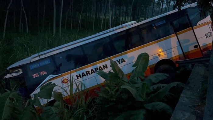Kecelakaan Bus Harapan Jaya di Kediri