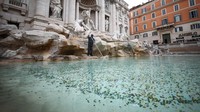 Sebagai informasi, Air Mancur Trevi selesai dibangun pada tahun 1762. Namun di balik mitos soal perjodohan ini, Trevi Fountain memiliki desain bangunan yang tak kalah indah. Bangunan air mancur ini dirancang oleh arsitek Italia bernama Nicola Salvi yang kemudian diselesaikan oleh Pietro Bracci.