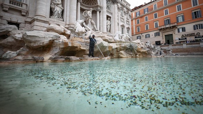 Kemana Larinya Koin-koin di Air Mancur Trevi Italia?