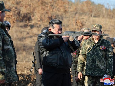 This picture taken on March 6, 2024 and released by North Korea's official Korean Central News Agency (KCNA) on March 7 shows North Korean leader Kim Jong Un (C) inspecting a major operational training base in the western area of the Korean People's Army (KPA) at an undisclosed location in North Korea. (Photo by KCNA VIA KNS / AFP) / - South Korea OUT / ---EDITORS NOTE--- RESTRICTED TO EDITORIAL USE - MANDATORY CREDIT 