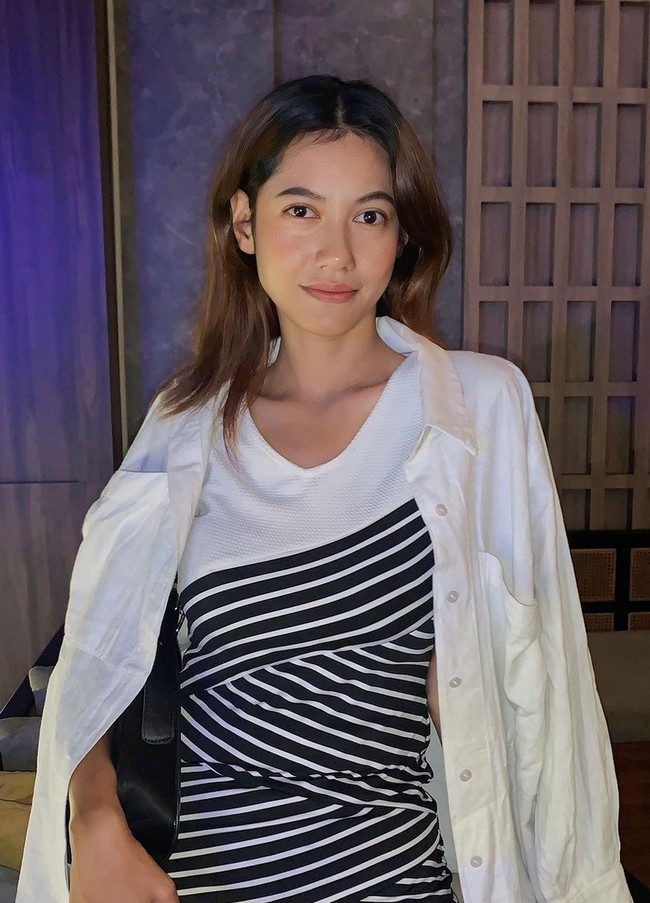 Klaudia kristi adalah salah satu staf di Solo Safari sebagai customer experience. Dia baru 7 bulan bergabung dengan kebun binatang itu. Kendati demikian, kecintaannya kepada hewan sudah jauh sejak lama.  Foto: Instagram/@klaudiakrish