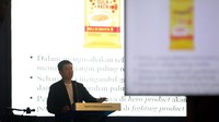 Selain itu, Robin Setyono juga memberikan kuliah terbuka dengan topik Human Capital Development in Building an Innovative Global Company kepada mahasiswa dan mahasiswi ITB.