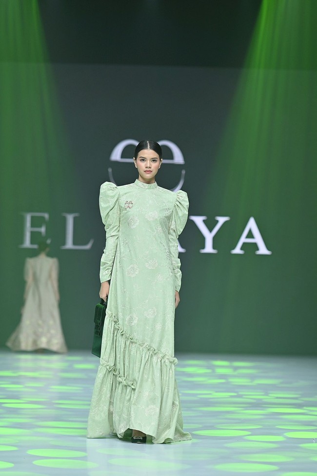 Inspirasi koleksi Lebaran 2024 dari Ellaya adalah bunga klasik Happy Jehan memberikan aksen dan ciri khas Happywich, yakni teknik pengaplikasian brooches dan detail lainnya ke dalam setiap koleksinya. Foto: Dok. Ellaya.