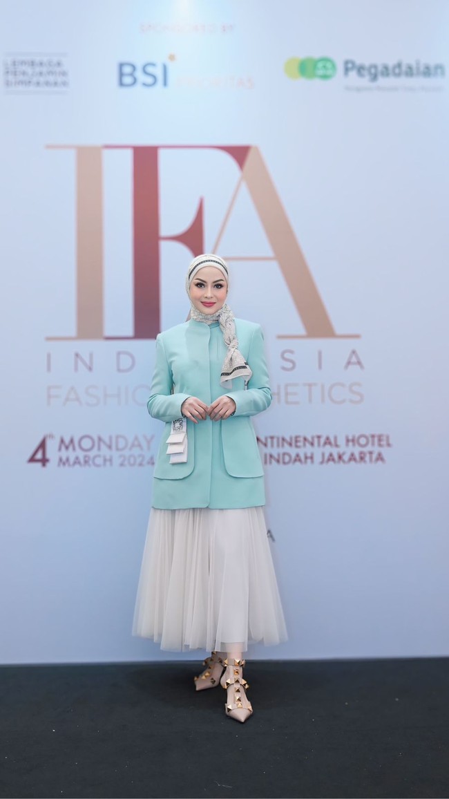 Khusus koleksi Hari Raya, Happy Jehan memilih bahan yang halus agar lebih elegan. Sementara bahan sutra atau silk menjadi bahan yang kita pakai untuk Raya Series, mengingat momen Hari Raya harus memiliki sentuhan yang manis dan elegan, jelas Jehan.  Foto: Dok. Ellaya.