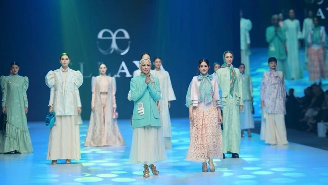 Brand lokal yang didirikan oleh Happy Jehan ini menghadirkan koleksi Lebaran bertajuk Flowery Retro di dalam gelaran Indonesia Fashion & Aesthetic (IFA) 2024. Foto: Dok. Ellaya.