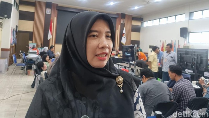 Komisioner Divisi Perencanaan, Data, dan Informasi Komisi Pemilihan Umum (KPU) Surabaya Naafilah Astri Swarist.
