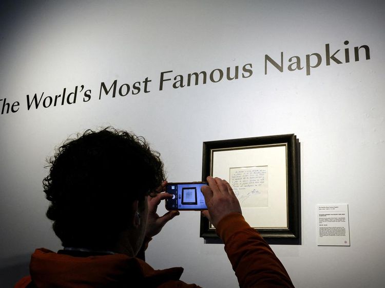 Kontrak Pertama Messi di Barca Bakal Dilelang, Nih Penampakannya