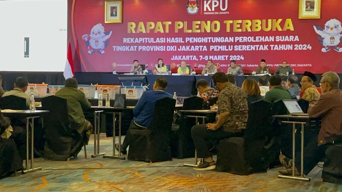 KPU DKI Jakarta menggelar rapat pleno rekapitulasi di Hotel Pullman Central Park, Jakarta Barat, Kamis (7/3/2024).