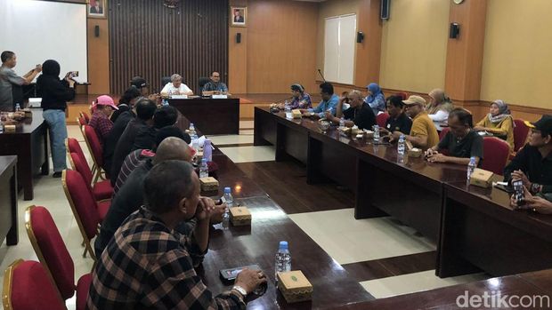 Massa datangi kantor DPD RI DIY, Jalan Kusumanegara, Umbulharjo, Kota Jogja, Kamis (7/3/2024).