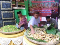 Warga di Kudus Gelar Tradisi Sewu Sempol, Pesta Paha Ayam di Makam Keramat