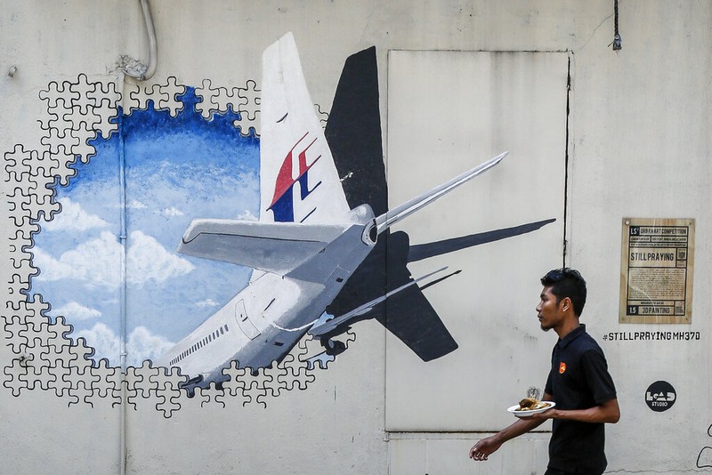Sudah 10 tahun sejak kabar hilangnya pesawat penerbangan MH370. Para penyelidik masih belum mengetahui secara pasti apa yang terjadi pada pesawat tersebut.