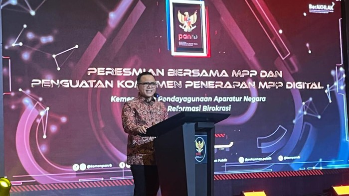 Menpan-rb Abdullah Azwar Anas meresmikan Mal Pelayanan Publik.
