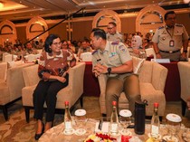 Momen AHY Berseragam & Berpangkat Duduk-Jalan Bareng Sri Mulyani