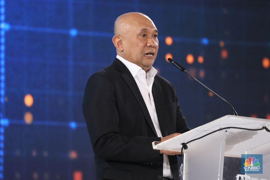 Menteri Koperasi dan UKM, Teten Masduki memberi sambutan di acara BRI Microfinance Outlook 2024, Jakarta, 7/4. (CNBC Indonesia/Tri Susilo)