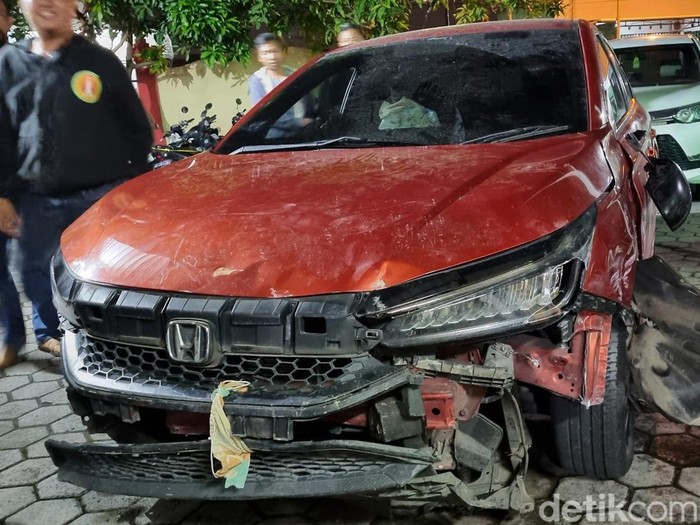 Mobil yang terlibat tabrak lari dari Kota Jogja hingga Banguntapan, Bantul, Kamis (7/3/2024) malam.