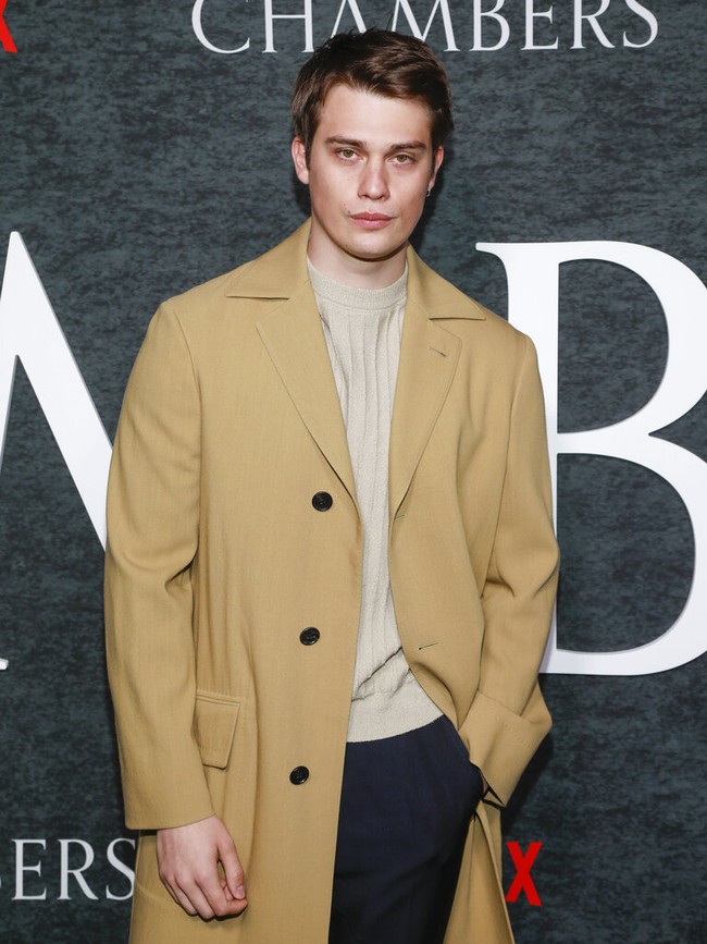 Pria 29 tahun ini masih keturunan bangsawan. Ayahnya, Geoffrey Galitzine, adalah orang Rusia, dan ibunya, Lora Galitzine adalah orang Yunani. Ayahnya merupakan keturunan dari House of Golitsyn atau Galitzine, sebuah keluarga pangeran Rusia. Foto: Andy Kropa/Invision/AP/Andy Kropa