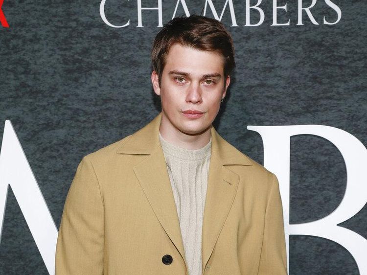 7 Potret Nicholas Galitzine, Lawan Main Anne Hathaway di The Idea of You