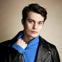 Sempat serius menggeluti dunia sepak bola dan rugby , Nicholas Galitzine harus mengubur impiannya jadi atlet setelah mengalami cedera parah pada tendon lengannya.  Foto: Taylor Jewell/Invision/AP/Taylor Jewell